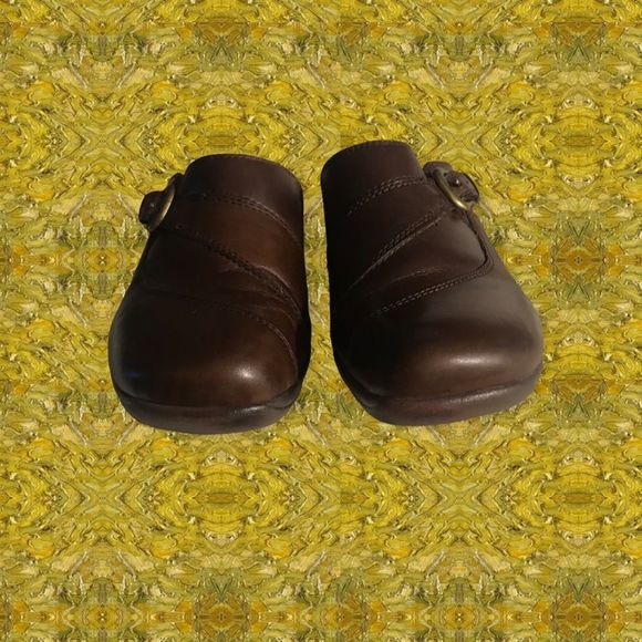 EARTH ORIGINS Mules Brown Leather Gold Buckle 2” Heel Size 8 - Picture 2 of 7